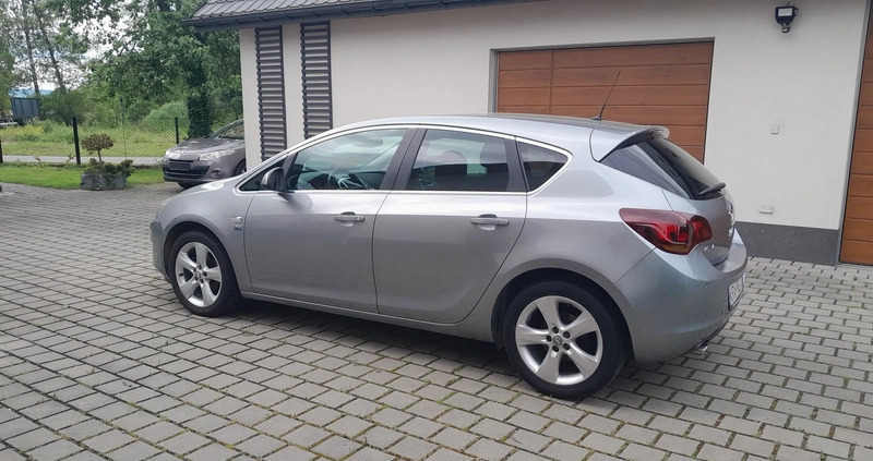 Opel Astra cena 26900 przebieg: 213000, rok produkcji 2010 z Sułkowice małe 301